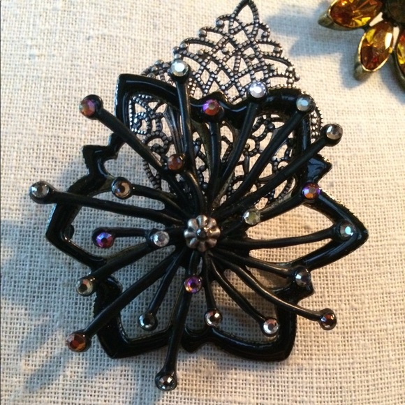 Black Brooch/Pin - Picture 1 of 1